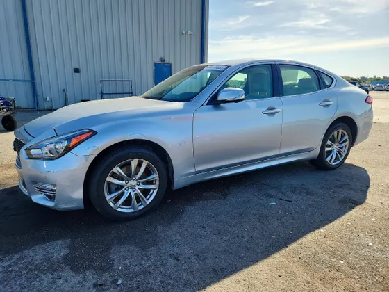2015 INFINITI Q70