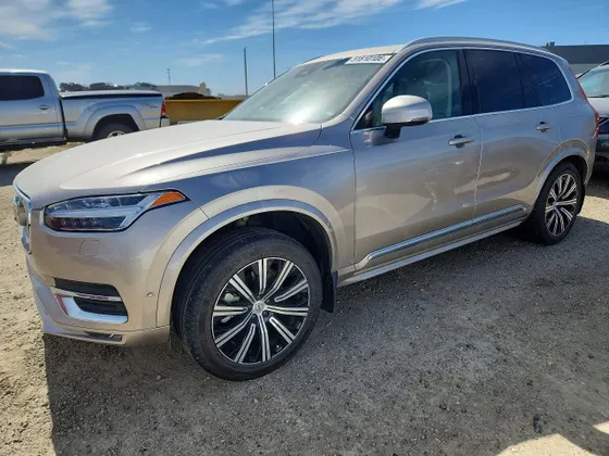 2024 Volvo XC90 Plus Bright Theme