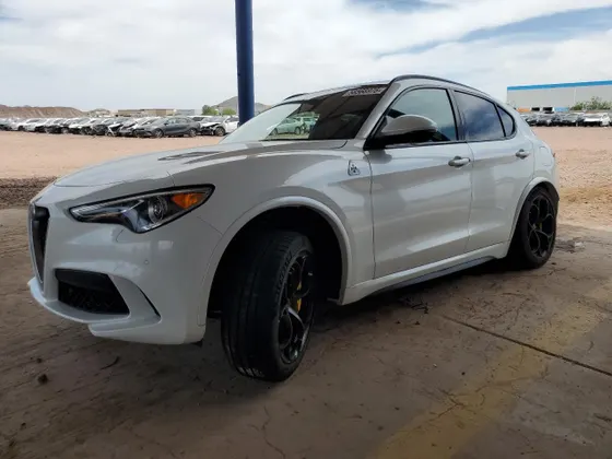 2018 Alfa Romeo Stelvio Quadrifoglio QUADRIFOGLIO
