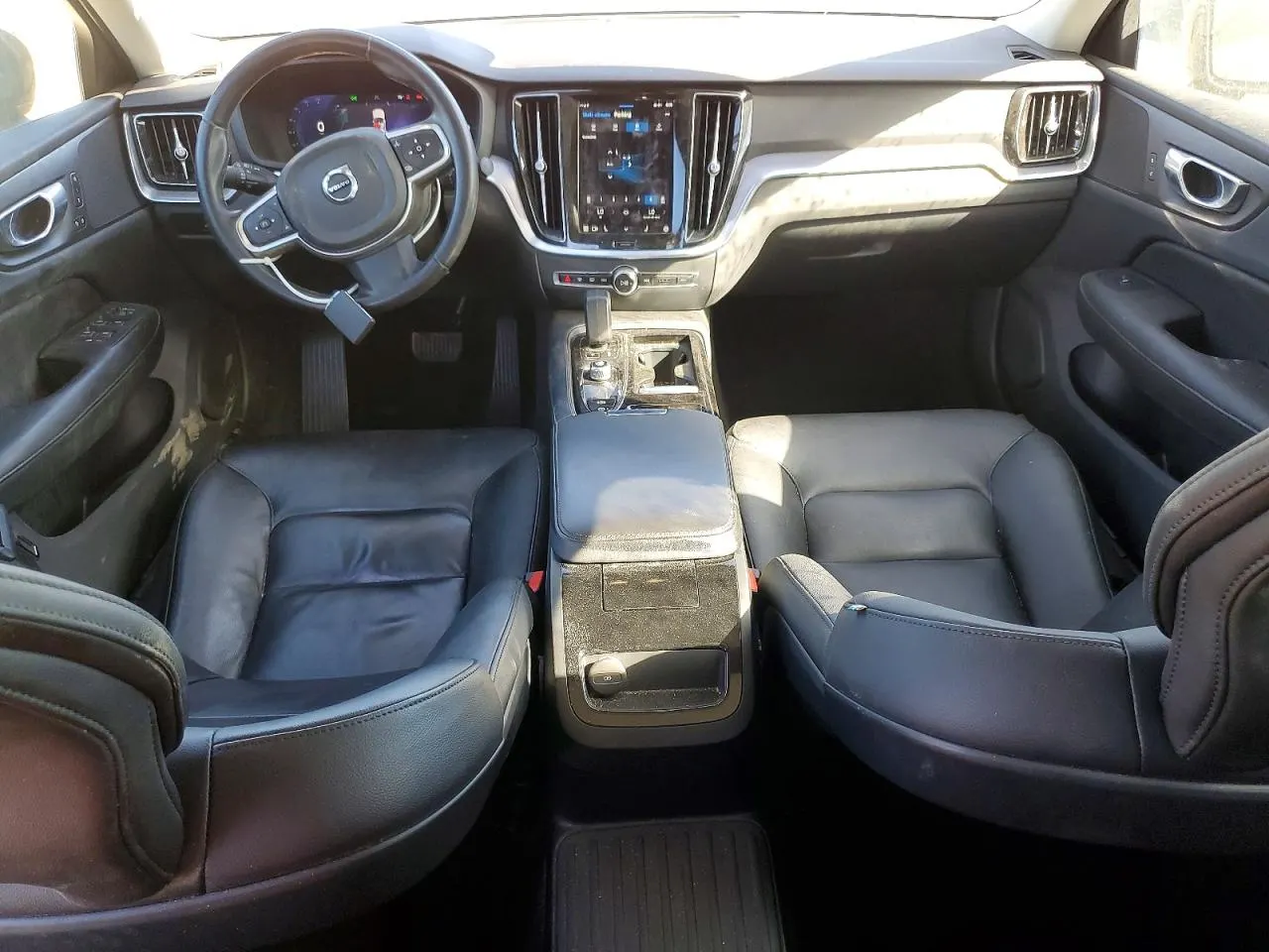 2024 Volvo S60 Recharge Plug-In Hybrid Core Dark Theme