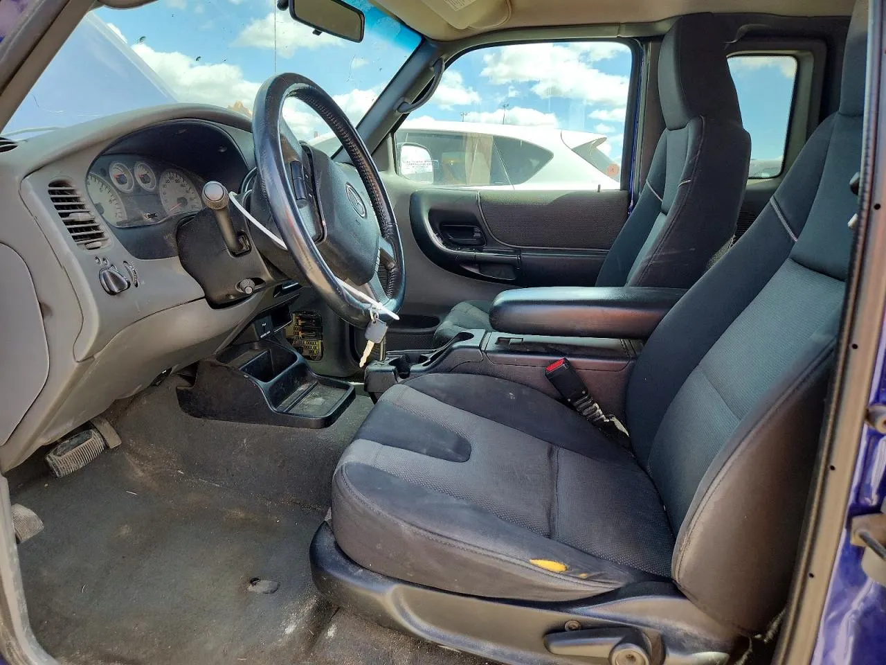 2004 Mazda B-Series 4WD Truck SE