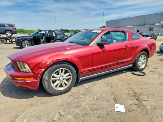 2007 Ford Mustang Deluxe