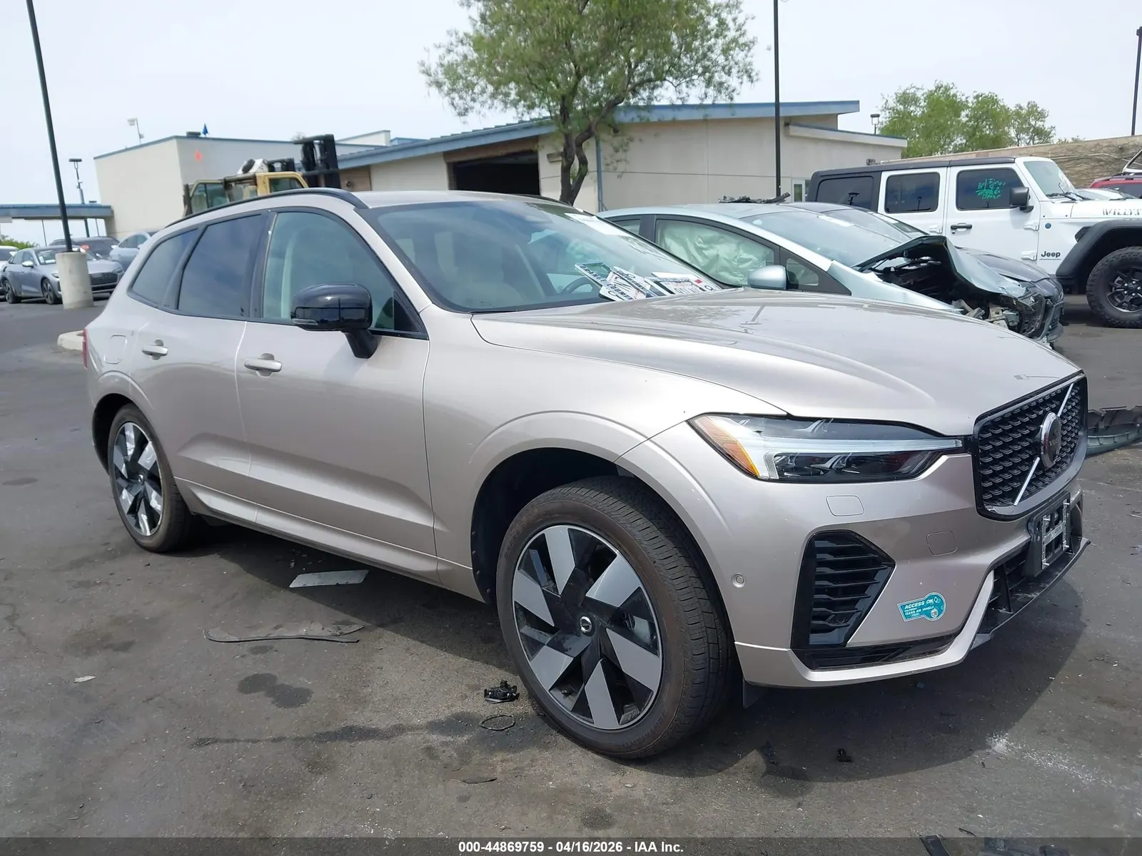 2025 Volvo XC60 Plug-In Hybrid Plus