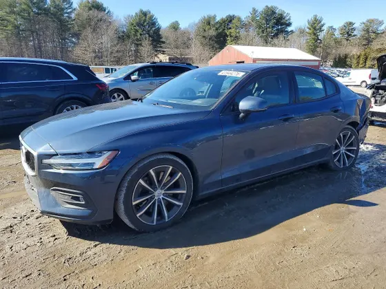 2021 Volvo S60 Momentum