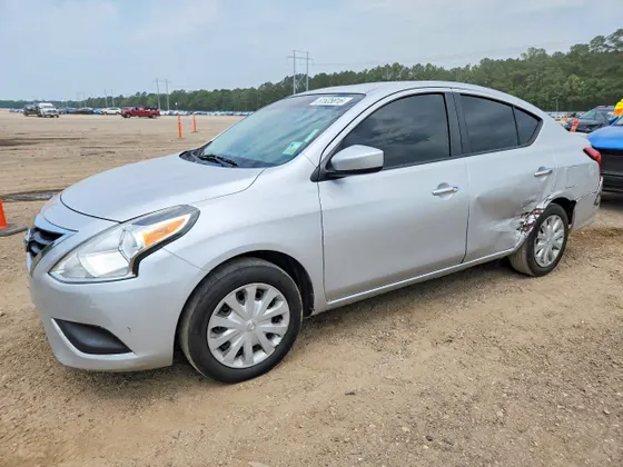 2019 Nissan Versa Sedan S