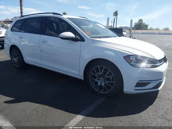 2018 Volkswagen Golf SportWagen S