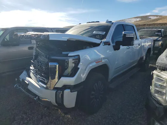 2024 GMC Sierra 2500HD Denali