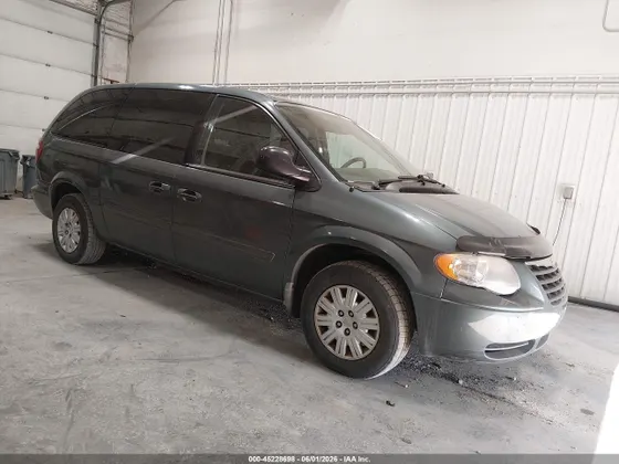 2007 Chrysler Town & Country LWB LX