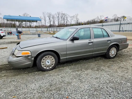 2004 Ford Crown Victoria Standard