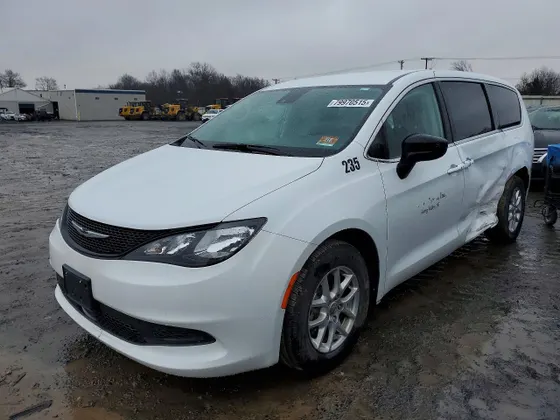 2024 Chrysler Voyager LX