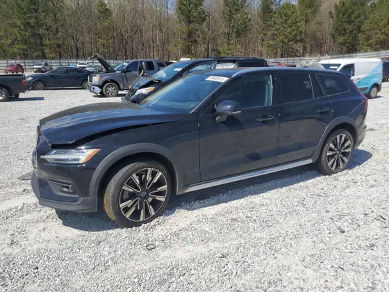 2023 Volvo V60 ULTIMATE
