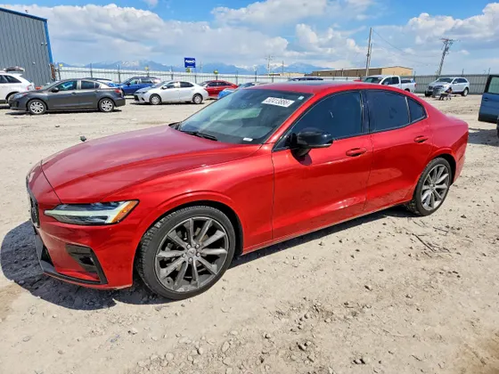2021 Volvo S60 Momentum
