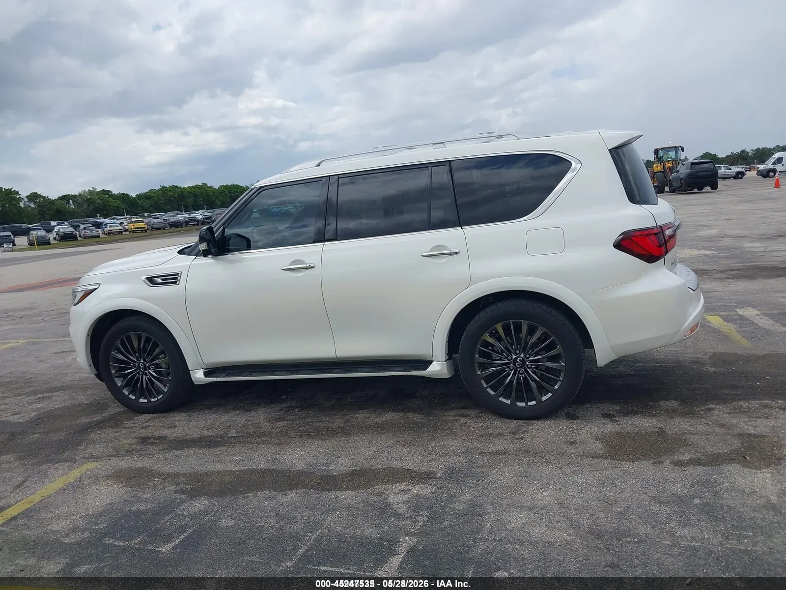 2024 INFINITI QX80 SENSORY