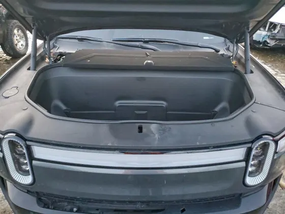 2023 Rivian R1S Adventure