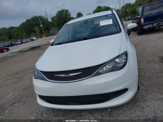 2021 Chrysler Voyager LXI