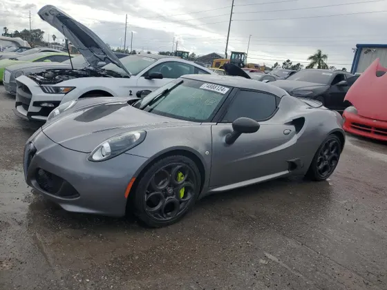 2017 Alfa Romeo 4C