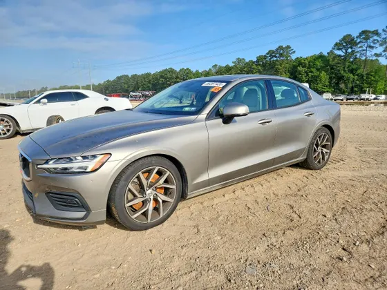 2019 Volvo S60 Momentum