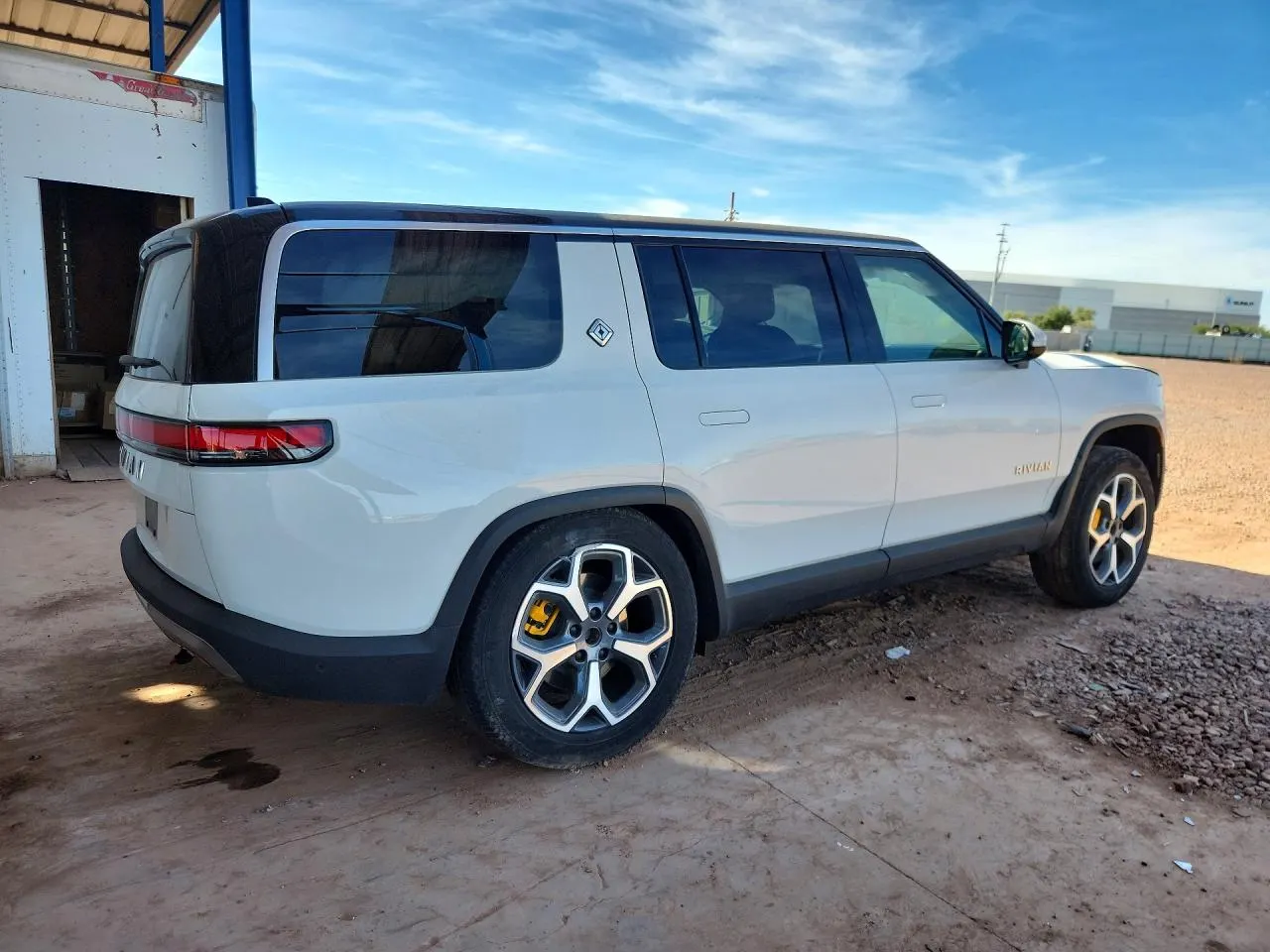 2024 Rivian R1S Adventure