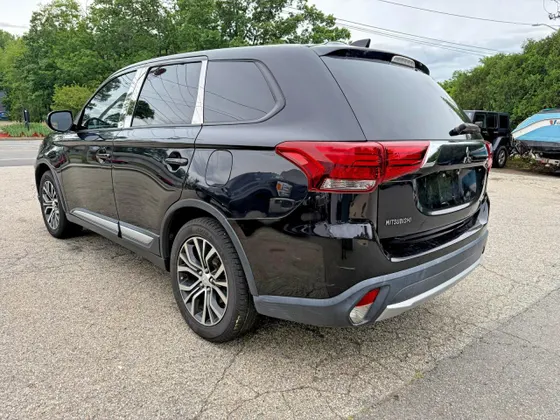 2018 Mitsubishi Outlander ES