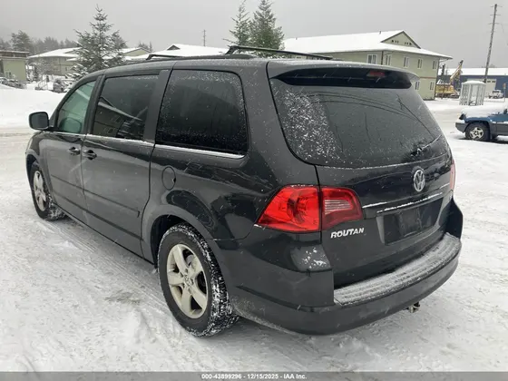 2011 Volkswagen Routan SEL w/Navigation
