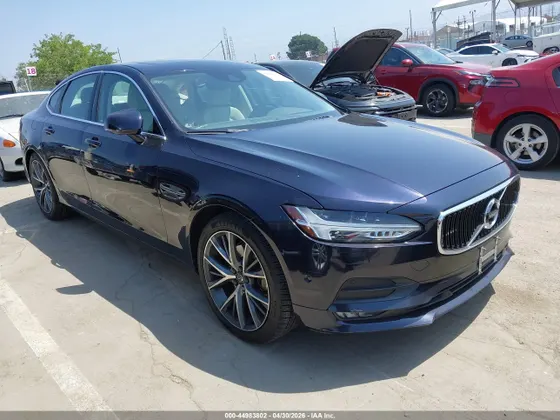 2017 Volvo S90 Momentum