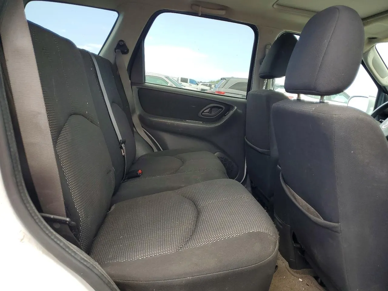 2005 Mazda Tribute s