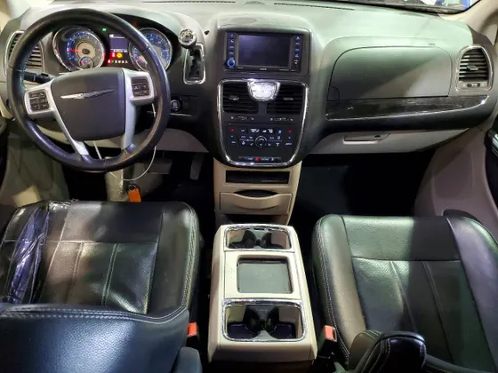 2013 Chrysler Town & Country Touring-L