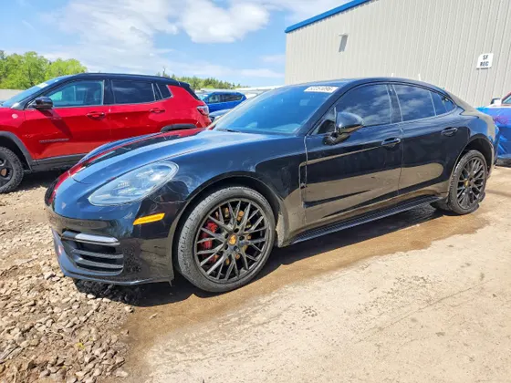 2018 Porsche Panamera Turbo