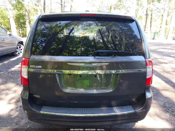2016 Chrysler Town & Country Touring
