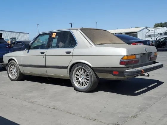 1986 BMW 528 - 533 - 633 - 733 528E
