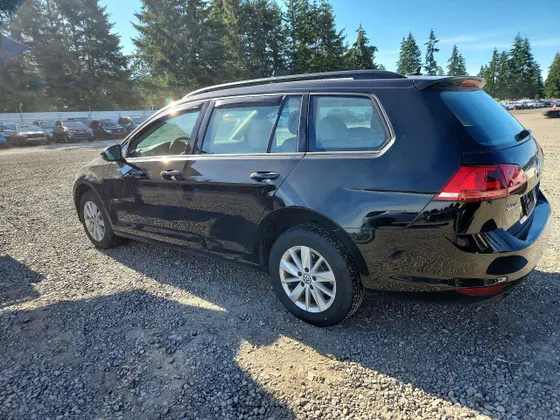 2017 Volkswagen Golf SportWagen S