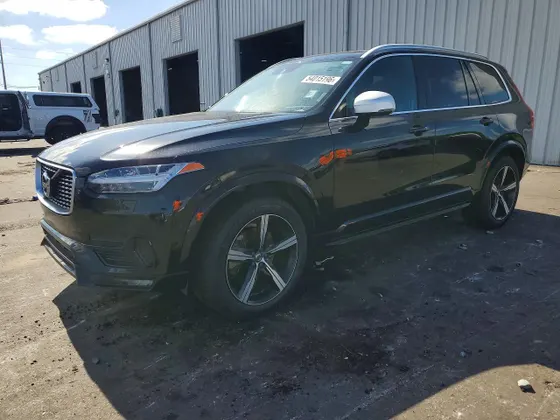 2019 Volvo XC90 R-Design