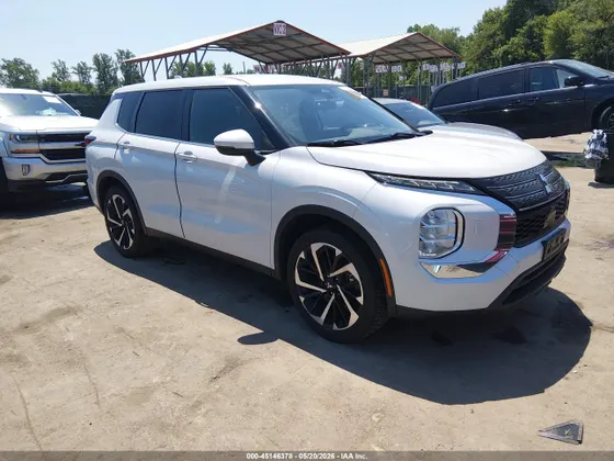 2022 Mitsubishi Outlander ES