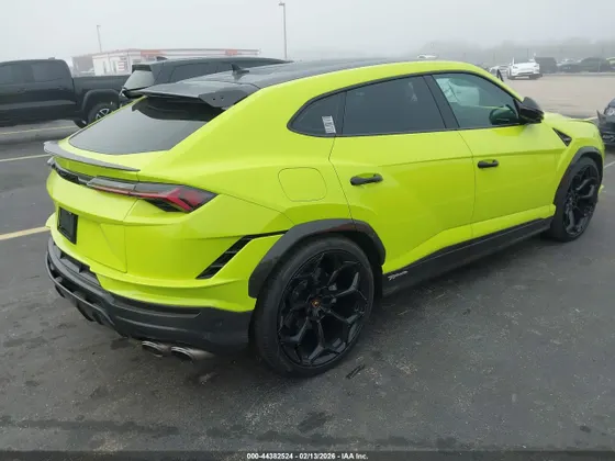 2023 Lamborghini Urus Performante