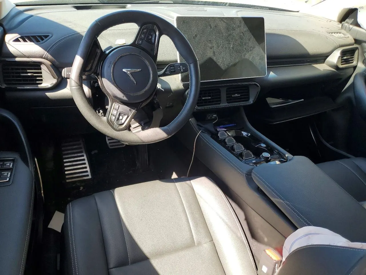 2024 VinFast VF 8 Eco
