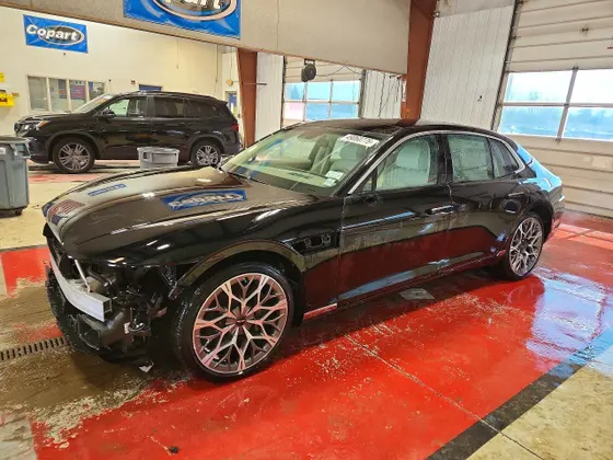 2025 Genesis G90 e-SC