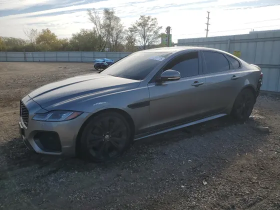 2022 Jaguar XF R-Dynamic SE