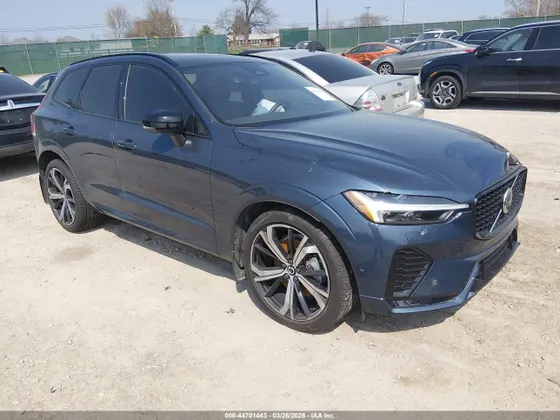 2024 Volvo XC60 Ultimate Dark Theme
