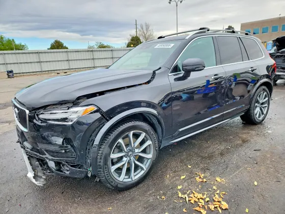 2019 Volvo XC90 Momentum