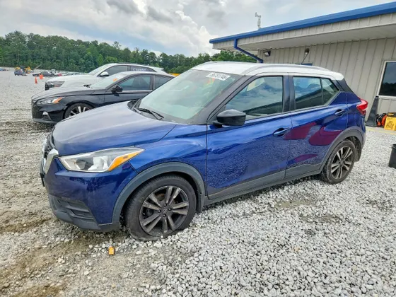 2020 Nissan Kicks SV