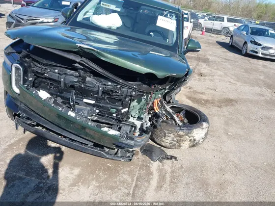 2025 Rivian R1T Premium