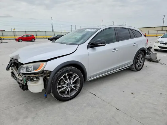 2016 Volvo V60 Cross Country T5 Platinum