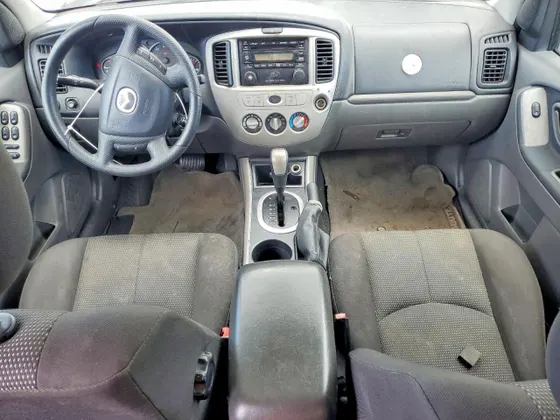 2005 Mazda Tribute s