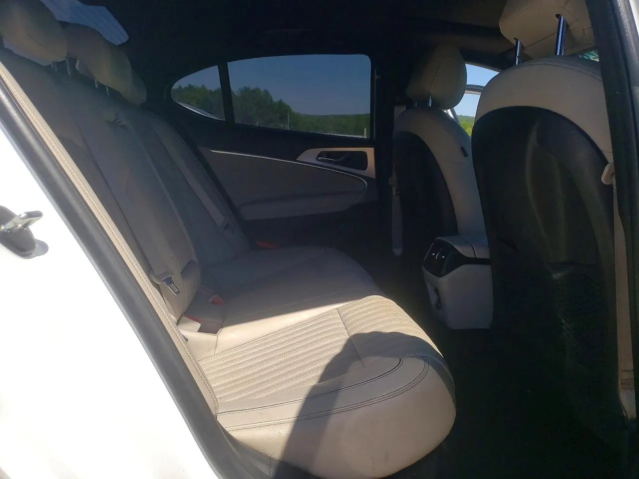 2022 Genesis G70 2.0T