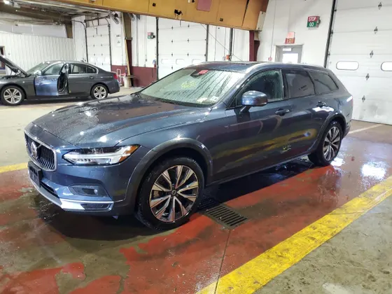 2025 Volvo V90 PLUS