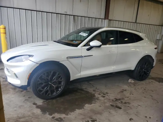 2021 Aston Martin DBX