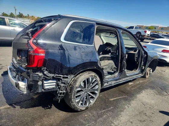 2025 Volvo XC90 Plug-In Hybrid Plus