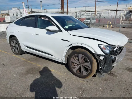 2024 Audi Q8 e-tron Sportback S line Premium