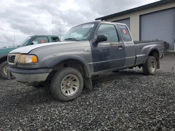 1998 Mazda B-Series 4WD Truck SE