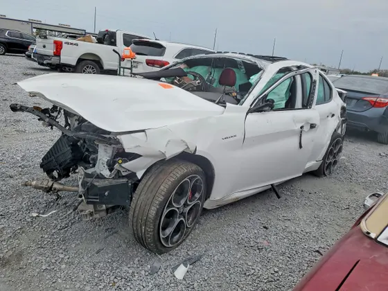 2023 Alfa Romeo Giulia Veloce